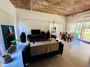Venta Casa 4 ambientes, PILETA El Pato Berazategui