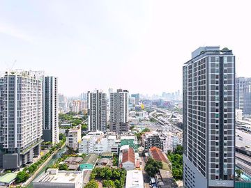 2 bed Condo in Rhythm Asoke Makkasan Sub District C07481