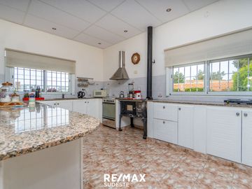 VENTA O PERMUTA CASA QUINTA + DPTO + GALPON