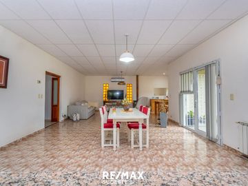 VENTA O PERMUTA CASA QUINTA + DPTO + GALPON