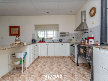 VENTA O PERMUTA CASA QUINTA + DPTO + GALPON