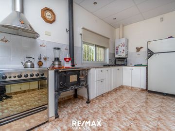 VENTA O PERMUTA CASA QUINTA + DPTO + GALPON
