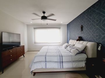 Casa en Venta en Lomas del Sol | Amplio Jardín