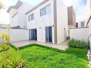 Casa en Venta en Lomas del Sol | Amplio Jardín