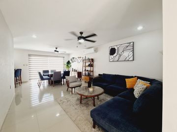 Casa en Venta en Lomas del Sol | Amplio Jardín