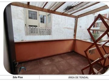 SE VENDE CASA DE 2 PLANTAS MAS AZOTEA EN MIRAFLORES