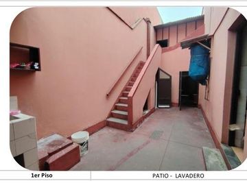 SE VENDE CASA DE 2 PLANTAS MAS AZOTEA EN MIRAFLORES