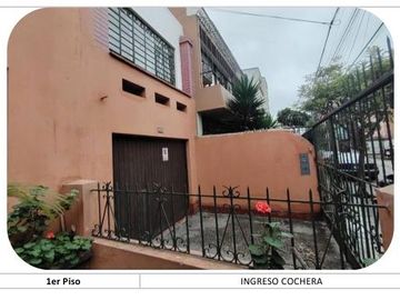 SE VENDE CASA DE 2 PLANTAS MAS AZOTEA EN MIRAFLORES