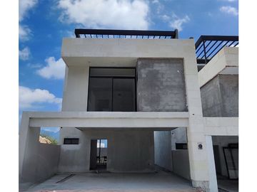 Casa en venta en Porto Cumbres en Gracia