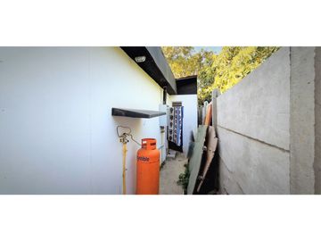 Sitio con instalaciones y patente para Restaurant, en La Cruz.