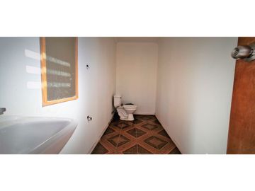 Sitio con instalaciones y patente para Restaurant, en La Cruz.