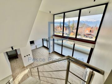 HERMOSO DUPLEX CON MARAVILLOSA VISTA DESPEJADA