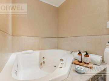 Venta en Torre 4 ambientes Palermo Hollywood Cochera, Seg 24hs  Full Amenities