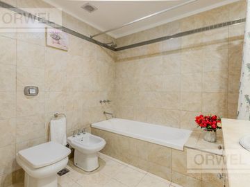 Venta en Torre 4 ambientes Palermo Hollywood Cochera, Seg 24hs  Full Amenities