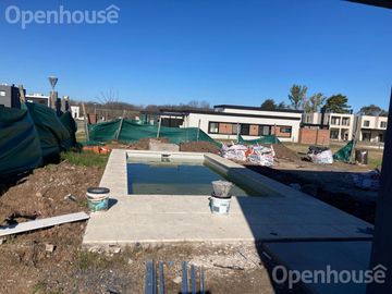 VENTA CASA 5 AMBIENTES BARRIO EL ALJIBE