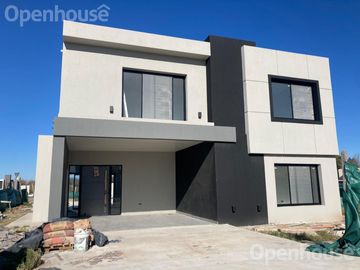 VENTA CASA 5 AMBIENTES BARRIO EL ALJIBE