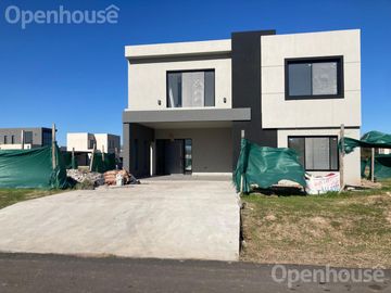 VENTA CASA 5 AMBIENTES BARRIO EL ALJIBE