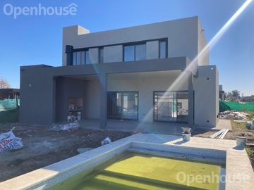 VENTA CASA 5 AMBIENTES BARRIO EL ALJIBE