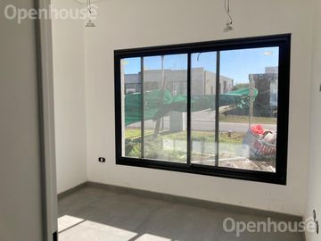 VENTA CASA 5 AMBIENTES BARRIO EL ALJIBE