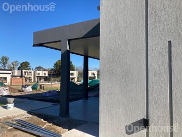 VENTA CASA 5 AMBIENTES BARRIO EL ALJIBE
