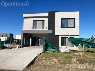 VENTA CASA 5 AMBIENTES BARRIO EL ALJIBE