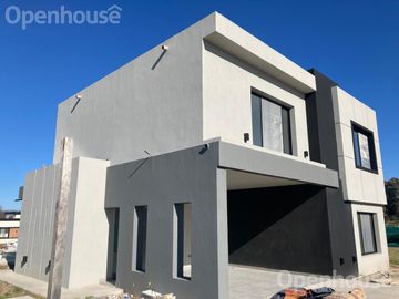 VENTA CASA 5 AMBIENTES BARRIO EL ALJIBE