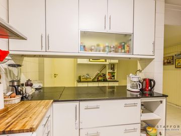 Departamento de 5 ambientes  2 baños completos, cochera baulera - Seguridad 24hs - Venta en Retiro