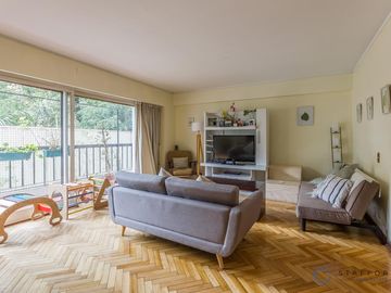 Departamento de 5 ambientes  2 baños completos, cochera baulera - Seguridad 24hs - Venta en Retiro