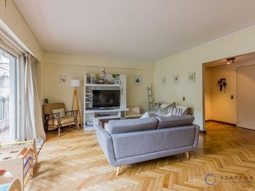 Departamento de 5 ambientes  2 baños completos, cochera baulera - Seguridad 24hs - Venta en Retiro