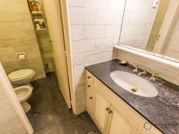 Departamento de 5 ambientes  2 baños completos, cochera baulera - Seguridad 24hs - Venta en Retiro