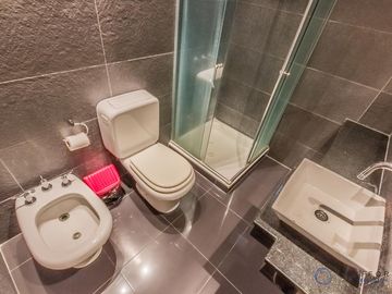 Departamento de 5 ambientes  2 baños completos, cochera baulera - Seguridad 24hs - Venta en Retiro