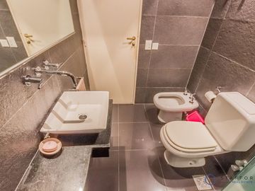 Departamento de 5 ambientes  2 baños completos, cochera baulera - Seguridad 24hs - Venta en Retiro