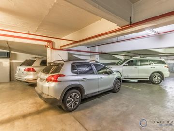Departamento de 5 ambientes  2 baños completos, cochera baulera - Seguridad 24hs - Venta en Retiro