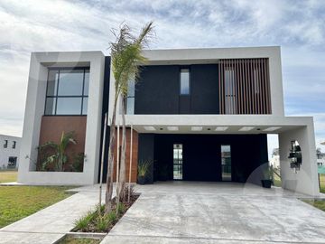 Casa en venta - Barrio Canning Chico