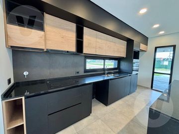 Casa en venta - Barrio Canning Chico