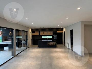 Casa en venta - Barrio Canning Chico