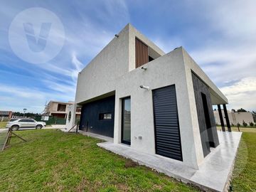 Casa en venta - Barrio Canning Chico