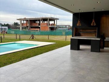 Casa en venta - Barrio Canning Chico