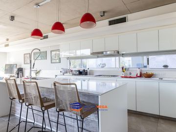 Casa en venta en Country Terravista,General Rodriguez fondo a laguna