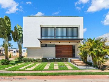 Casa moderna con roof garden y alberca en La Cruz de Huanacaxtle