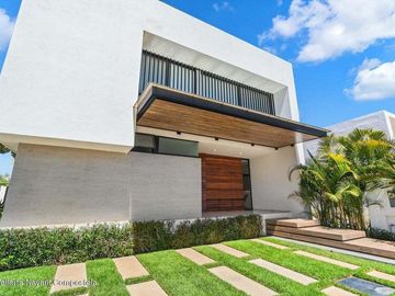 Casa moderna con roof garden y alberca en La Cruz de Huanacaxtle