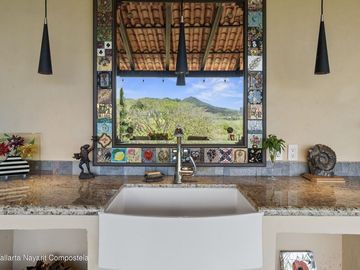 Casa sustentable con jacuzzi y vistas al mar en Higuera Blanca
