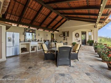 Casa sustentable con jacuzzi y vistas al mar en Higuera Blanca