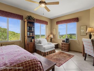 Casa sustentable con jacuzzi y vistas al mar en Higuera Blanca