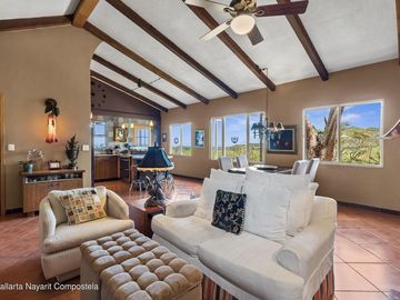 Casa sustentable con jacuzzi y vistas al mar en Higuera Blanca