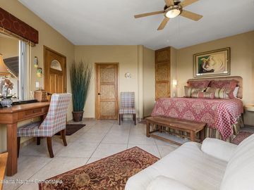 Casa sustentable con jacuzzi y vistas al mar en Higuera Blanca