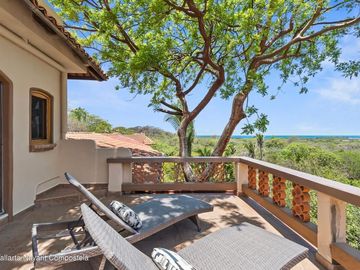 Casa sustentable con jacuzzi y vistas al mar en Higuera Blanca