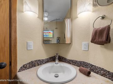Casa sustentable con jacuzzi y vistas al mar en Higuera Blanca