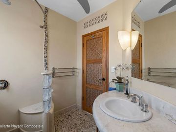 Casa sustentable con jacuzzi y vistas al mar en Higuera Blanca