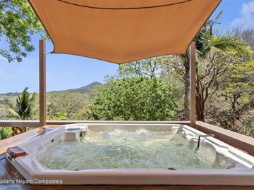 Casa sustentable con jacuzzi y vistas al mar en Higuera Blanca